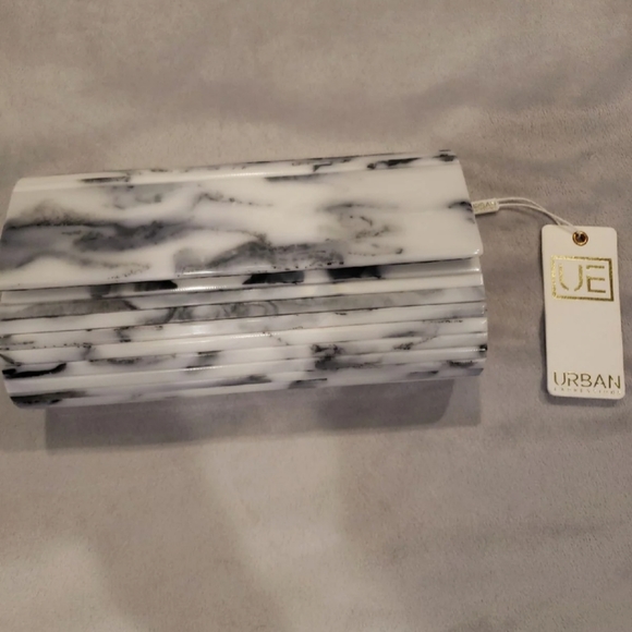 *Vegan* Urban Expressions Clutch - Picture 2 of 8